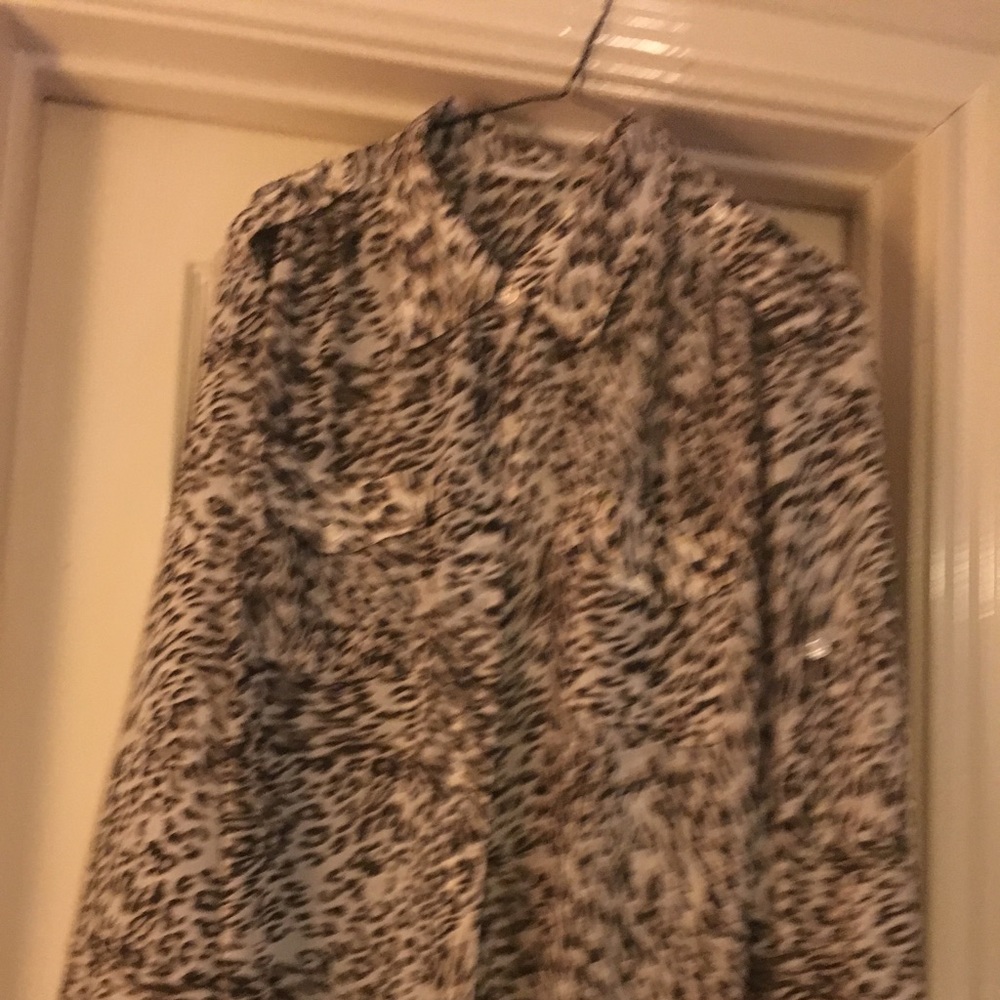 Annual print button down long shirt.